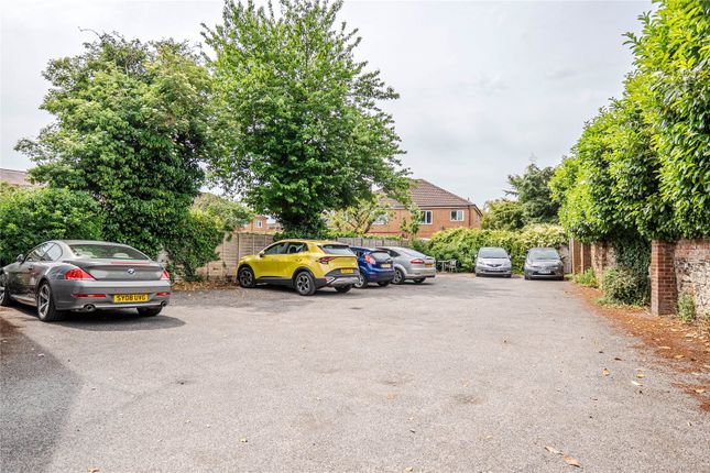 8, York Court, Bassett Road, Bedfordshire photo 4