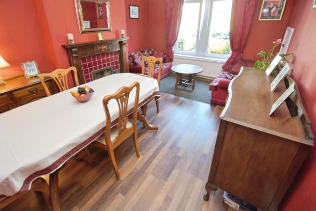 7, Farfield Road, Bradford photo 4
