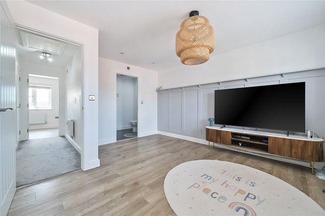 132, Jubilee Drive, Fleet photo 3