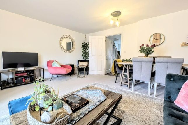 1, Skylark Street, Bordon photo 4