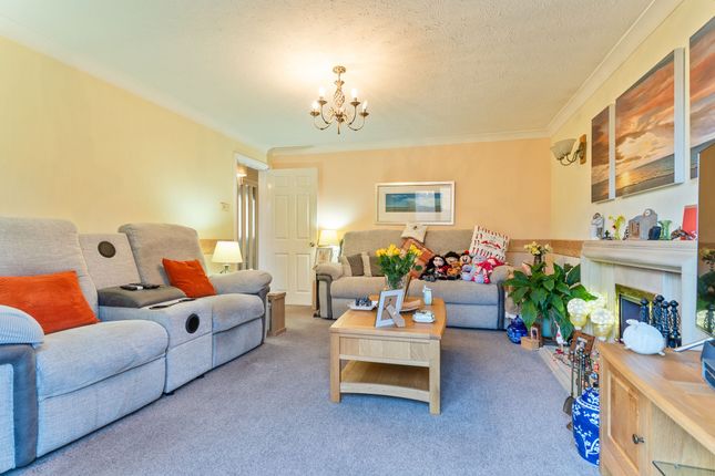 1 Fenner Brockway Close, Newport photo 4