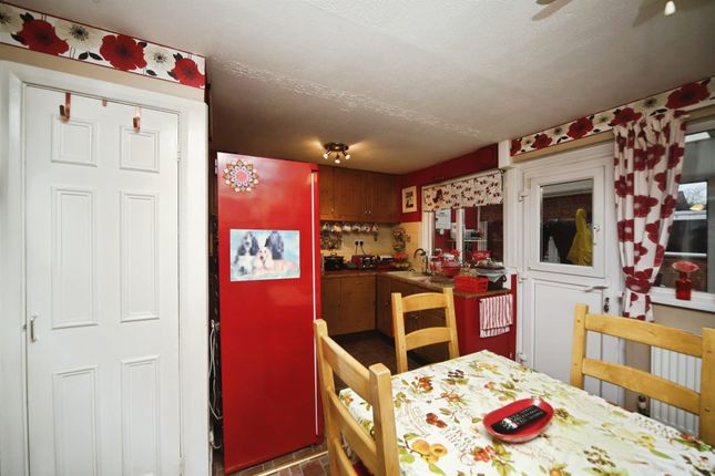 20, Queens Down, Taunton photo 4