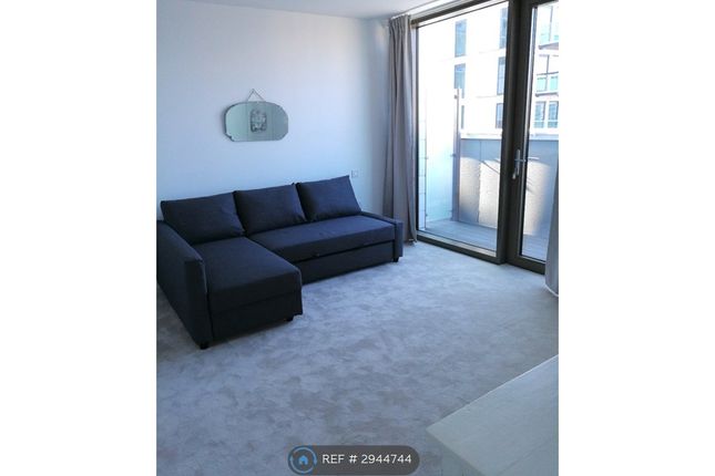 Commodore House, Admiralty Avenue, London photo 4