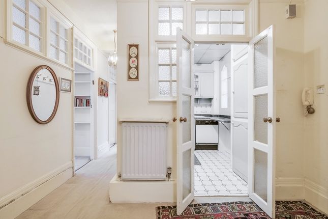 Flat 14,, Grove Court, St John's Wood photo 3