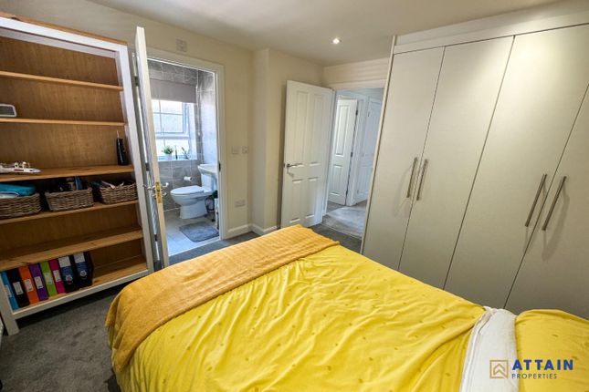 Master Bedroom - En-Suite.Jpg