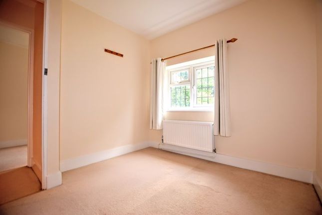 Cottage to rent in Brook Street, Tring