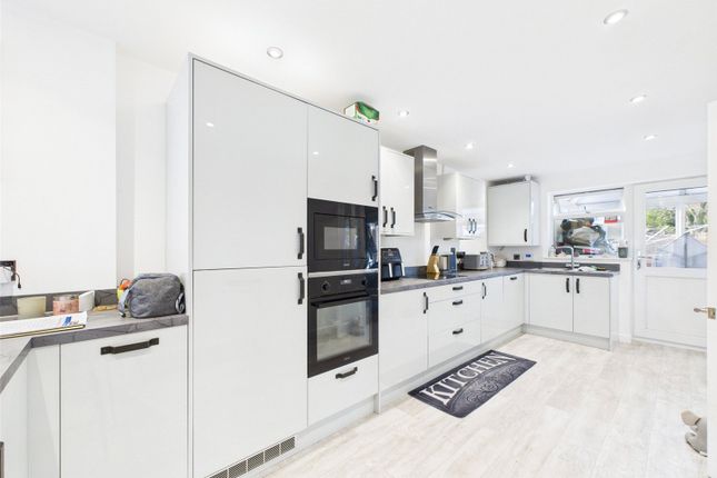 4, Deer Avenue, Worcestershire photo 3