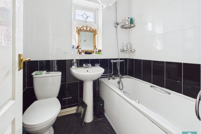 1, Henthorn Street, Shaw photo 3
