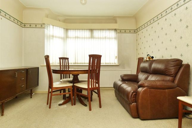 4, Holmfield Grove, Liverpool photo 3