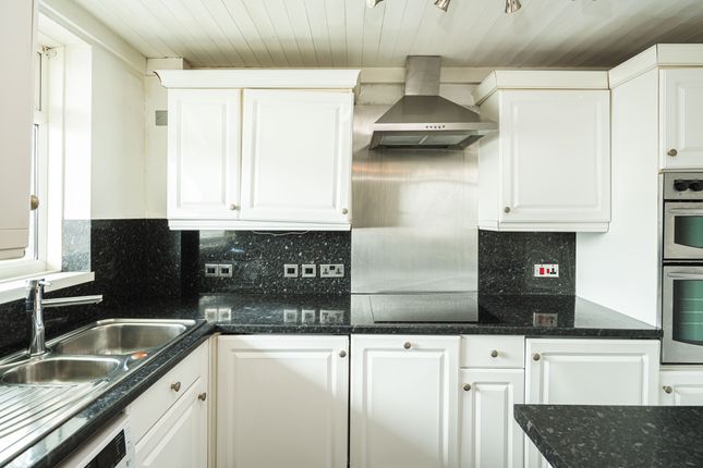 20A Fern Court, Drakefell Road, London photo 2