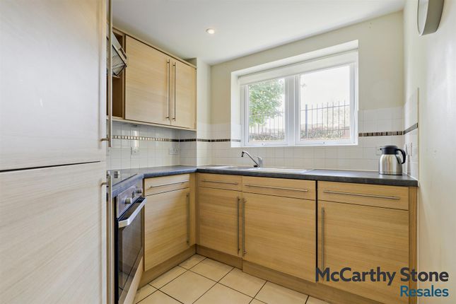 2 Devereux Court, 44-46 Snakes Lane West, Woodford Green photo 2