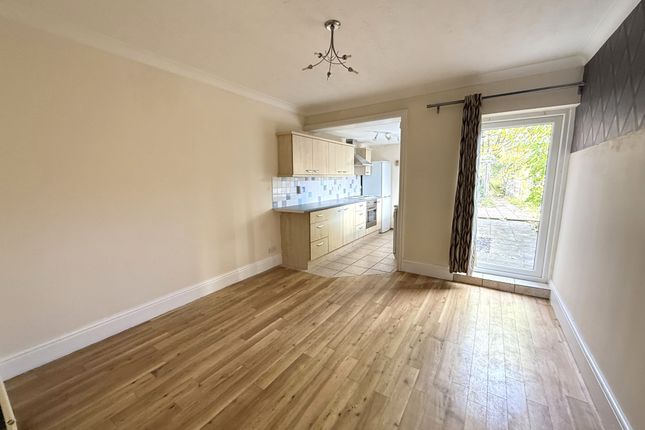 44 Well Lane, Horsell, Woking photo 3