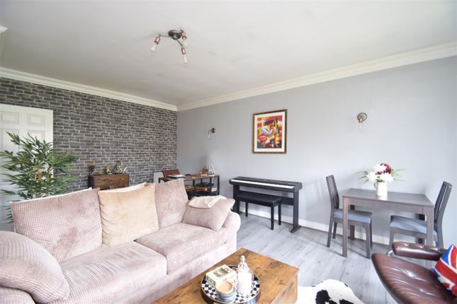 Flat to rent in Kewferry Drive, Northwood