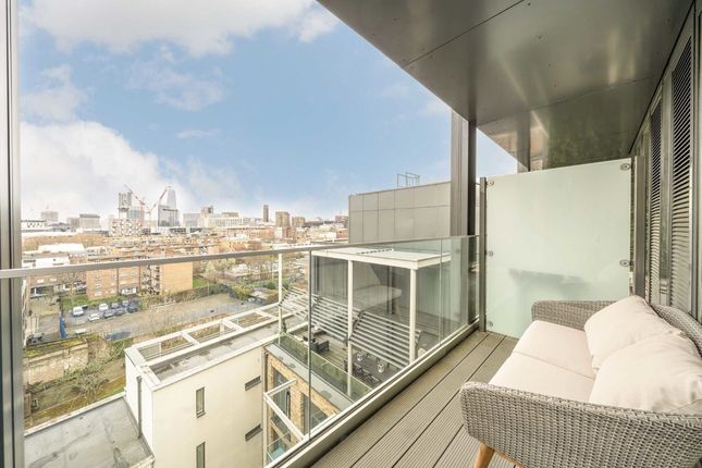 Flat for sale in Hilary Mews, London