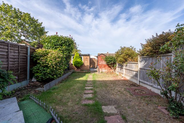 29 Whinfell Way, Gravesend, Kent photo 4