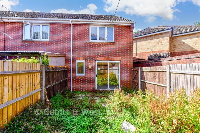 68, Grebe Close, Waterlooville photo 2