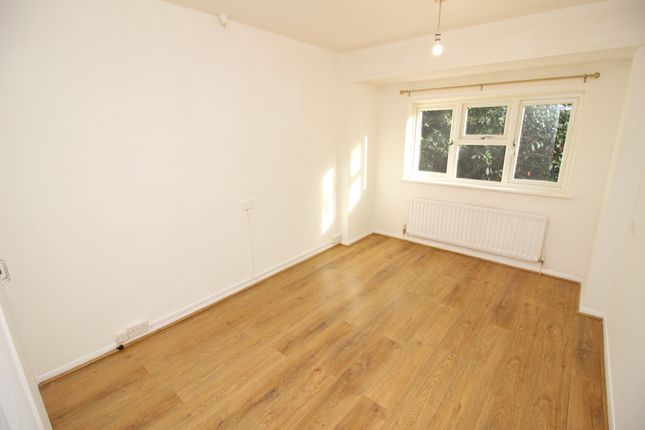 28, Elmwood Close, Ewell photo 4