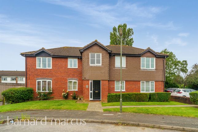 Thumbnail Flat for sale in Melton Fields, Epsom