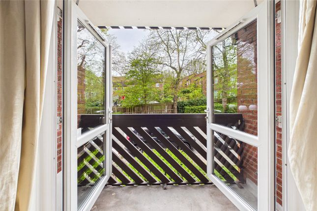 12, Cedar Close, London photo 3