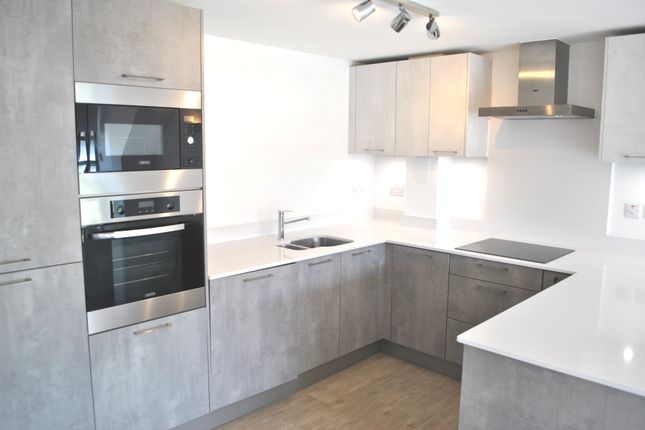 Thumbnail Flat to rent in Wyllyotts Close, Potters Bar