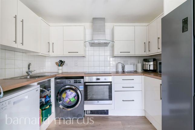 Flat 51, Camellia House, Tilley Road, Feltham photo 2