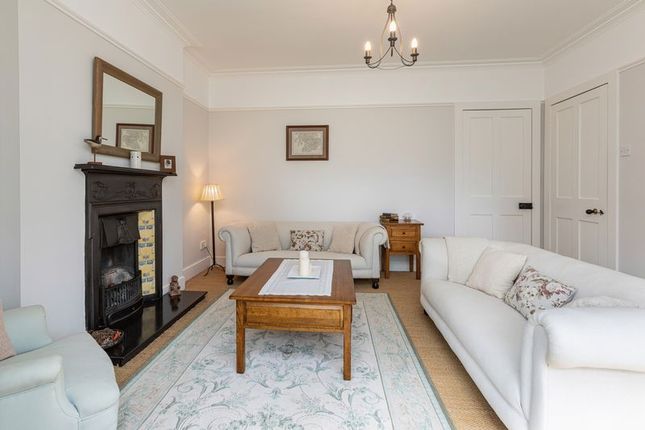3 Bed Detached House For Sale In Hillfoot High Road