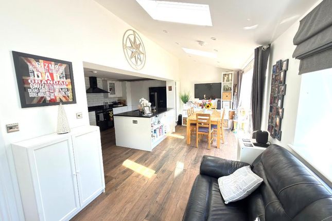 78, Hyde Road, Caddington photo 4