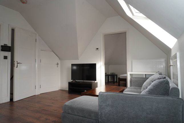 80, The Ridings, London photo 2