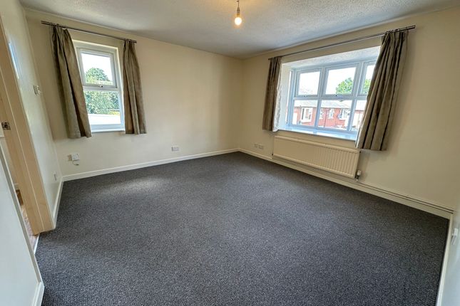 1 John Swain Close, Ipswich photo 2