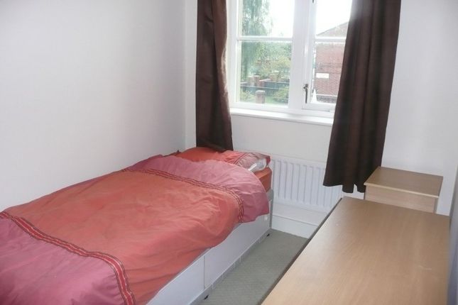 Town house to rent in Alexander Road, Manchester, 7Ha.