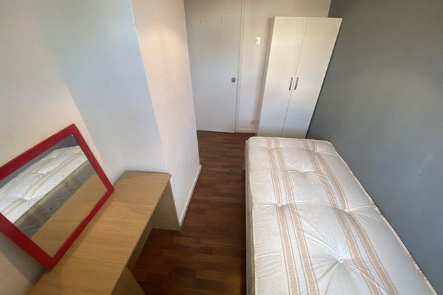 Flat 10 Buxton Court, Thoresby Street, London photo 2