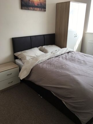 Thumbnail Shared accommodation to rent in Maidstone Road, Chatham, Medway