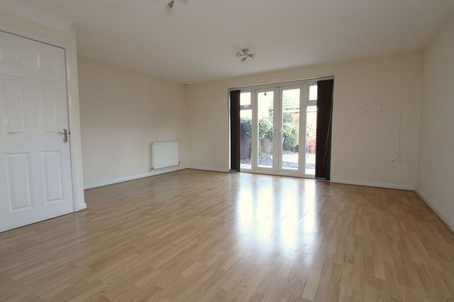 Danbury Place, Leicester photo 4