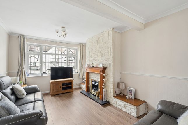 10 Leggatts Close, Watford photo 3