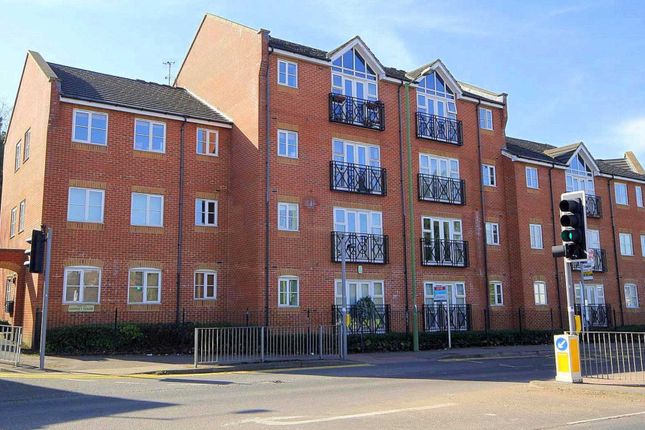 Thumbnail Flat for sale in Harriet House, Apsley