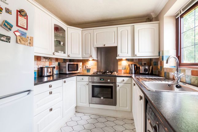 25, Upavon Gardens, Bracknell photo 2
