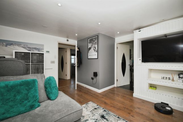 79, Plomer Avenue, Hoddesdon photo 4