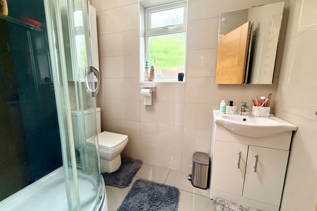 29 Townsend Way, Northwood, Greater London photo 4