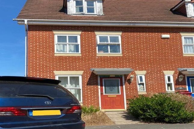End terrace house to rent in Hurworth Avenue, Langley