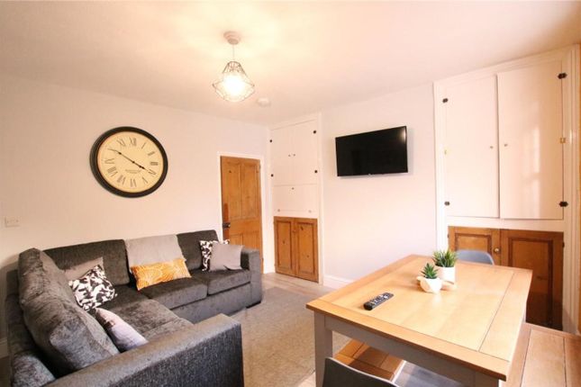 A Cozy And Inviting Living Room With Ample Space F...