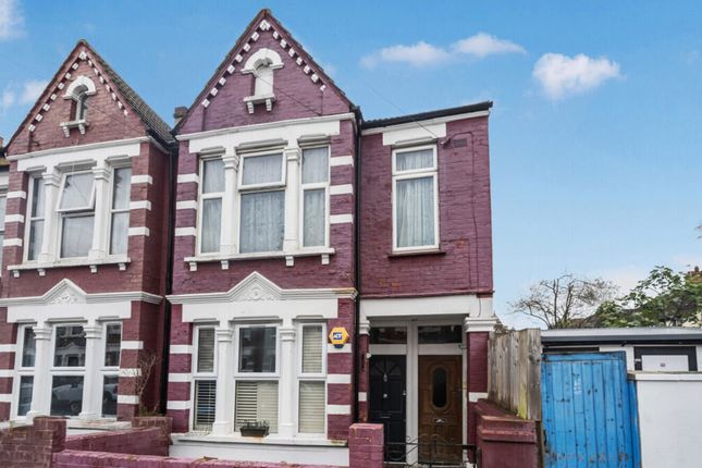 3-bed flat on 62a, Heaton Road, Mitcham, £300,000