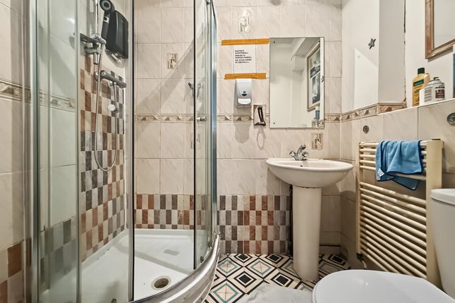 Room 2, 20, Old Cote Drive, Hounslow photo 3