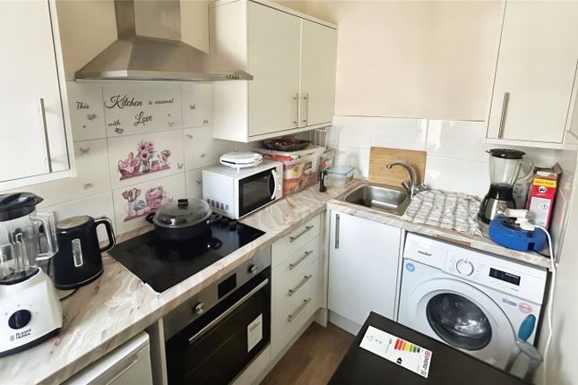 Flat 4, 19, Canada Grove, West Sussex photo 4