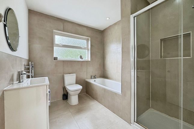 16 Fairfield Crescent, Edgware photo 5