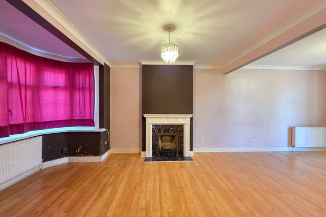 22, Avenue Road, Greater London photo 5