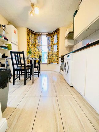 Thumbnail Shared accommodation to rent in Chalgrove Road, London