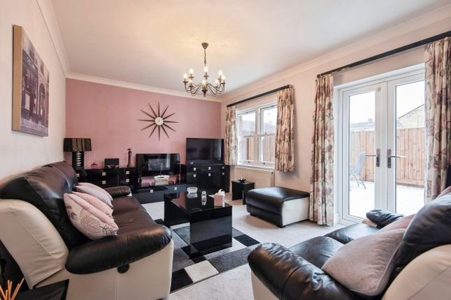 1, Major Haddock Close, Royston photo 2