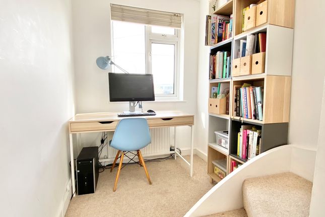 End terrace house for sale in Chestnut Grove, East Barnet