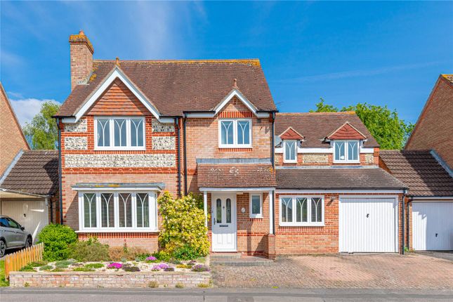 Thumbnail Detached house for sale in Foxglove Way, Thatcham, Berkshire