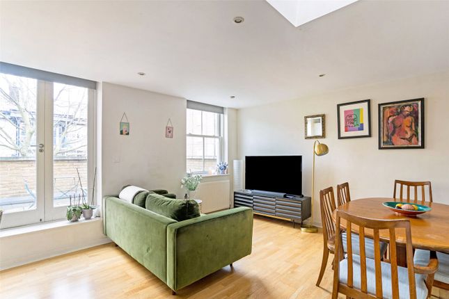 Flat for sale in Bishops Way, Bethnal Green, London
